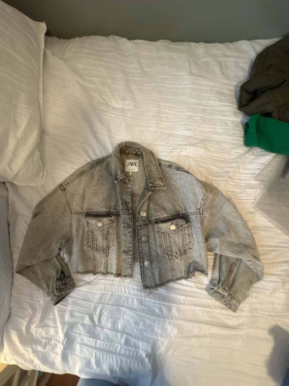 Perfect Zara acid wash cut-off gray denim jacket!...